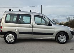 Zunanja slika - Peugeot Partner - Kombi STYLE 1.6 HDi 90 LEPO OHRANJEN - 8 - Predogledna slika