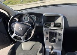 Zunanja slika - Volvo XC60 - DRIVe FWD MOMENTUM REDNO SERVISIRAN... - 11 - Predogledna slika