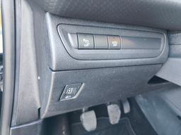 Notranja slika - Peugeot - 2008 1,2 PureTech 82 Style - 8 - Predogledna slika