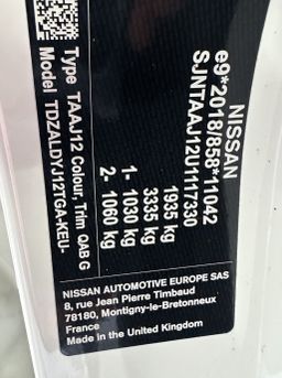 Notranja slika - Nissan Qashqai - CROSSOVER 1.3MHEV 140.NAVI.ACC.KAMERA.LED.BENCIN - 17 - Predogledna slika