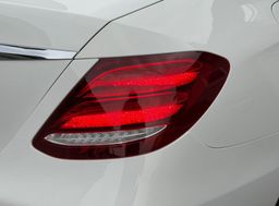 Zunanja slika - Mercedes-Benz E-Razred - 220 CDI-AVANTGARDE-MULTIBEAM-LIZING ZA TUJCE-NAVI- - 9 - Predogledna slika