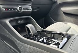 Zunanja slika - Volvo XC40 - B3P Plus Dark Avt - 19 - Predogledna slika