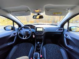Notranja slika - Peugeot - 2008 1,2 PureTech 82 Style - 11 - Predogledna slika