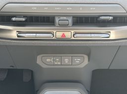 Zunanja slika - KIA EV3 - 58.3 kWh baterija. 150 kW  204 KM  Sky - 13 - Predogledna slika