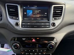 Zunanja slika - Hyundai Tucson - 1.6 GDI 1.LASTNIK SLO VOZILO TEMPOMAT PDC KAMERA - 14 - Predogledna slika