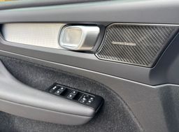 Zunanja slika - Volvo XC40 - T3 AUT Momentum Pro SLO-1.LAST.-KAMERA-GRETJE - 12 - Predogledna slika