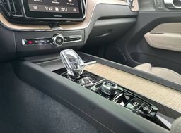 Zunanja slika - Volvo XC60 - B5  P  AWD Plus Dark... - 19 - Predogledna slika