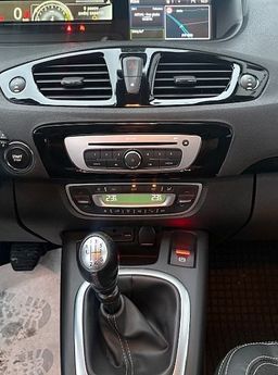 Zunanja slika - Renault Scénic - Grand Scenic Limited Edition dCi 130 Energy - 9 - Predogledna slika
