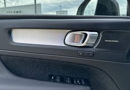 Zunanja slika - Volvo XC40 - B3P Plus Dark Avt - 13 - Predogledna slika