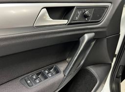 Zunanja slika - VW Golf - Sportsvan 1.0 TSI-JAMSTVO-SERVISIRAN-OBROK ŽE OD 160€ - 19 - Predogledna slika