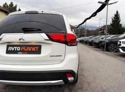Zunanja slika - Mitsubishi Outlander - 2.2 DI-D 4WD AUT INSTYLE 7SEDEŽEV XENON ACC KAMERA - 12 - Predogledna slika
