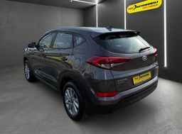 Zunanja slika - Hyundai Tucson - 1.6 GDI 1.LASTNIK SLO VOZILO TEMPOMAT PDC KAMERA - 4 - Predogledna slika
