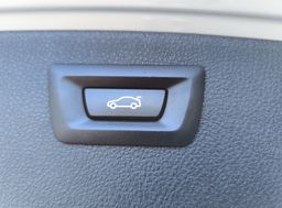 Zunanja slika - BMW Serija 3 - Touring: 318i AVT M SPORT-LED-USNJE-ŠPORTNI SEDEŽI-VIRTU - 15 - Predogledna slika