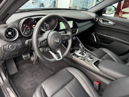 Zunanja slika - Alfa Romeo Giulia - 2.0 Turbo 280 Q4 Ti  - AVTOMATIK - SAMO 18.000KM - 8 - Predogledna slika