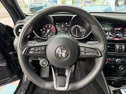 Zunanja slika - Alfa Romeo Giulia - 2.0 Turbo 280 Q4 Ti  - AVTOMATIK - SAMO 18.000KM - 2 - Predogledna slika