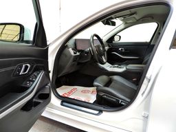 Zunanja slika - BMW Serija 3 - 2.0i Avt. NOVI MODEL-USNJE-KAMERA-LED-MRTVI KOT… - 8 - Predogledna slika