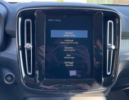 Notranja slika - Volvo XC40 - B4P AWD Inscription Avt. - 15 - Predogledna slika