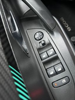 Zunanja slika - Peugeot 2008 - 1.5 BLUEHDI 130 ALLURE PACK.KAMERA.USNJE.NAVI - 17 - Predogledna slika