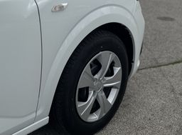 Zunanja slika - Dacia Sandero - 1.0 TCe 100 Essential - 4 - Predogledna slika