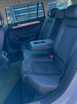 Zunanja slika - VW Passat - Variant 2.0TDI R line BT Navi Kljuka LED Alu Gretjesed x4 - 17 - Predogledna slika