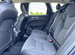 Zunanja slika - Volvo XC60 - B5P  Core AT AWD 3 leta garancije + 3 servisi - 8 - Predogledna slika