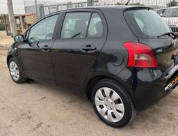 Zunanja slika - Toyota Yaris - 1.0 VVT-i  5VRAT SLO.VOZILO 2.LASTNICA KLIMA - 2 - Predogledna slika