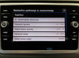 Zunanja slika - VW Golf - Sportsvan 1.0 TSI-JAMSTVO-SERVISIRAN-OBROK ŽE OD 160€ - 16 - Predogledna slika