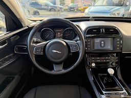 Zunanja slika - Jaguar XE - 2.0D 163HP ZNANA SERVISNA ZGODOVINA +LEPO OHRANJEN - 10 - Predogledna slika