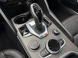 Zunanja slika - Alfa Romeo Giulia - 2.0 Turbo 280 Q4 Ti  - AVTOMATIK - SAMO 18.000KM - 14 - Predogledna slika