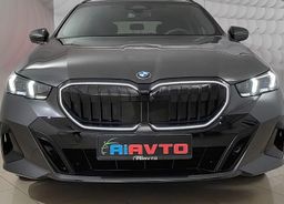 Zunanja slika - BMW Serija 5 - Touring: 540d-XD-M-PAKET-ICONIC-PANO-HLA-SE-360-KAM-ACC- - 4 - Predogledna slika