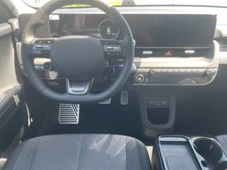 Notranja slika - Hyundai Ioniq 5 - (84 kWh) PREMIUM / topl. črpalka, el. kljuke - 5 - Predogledna slika