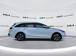 Zunanja slika - KIA Ceed - SW 1.5 T-GDI LX Champion+ ISG - 4 - Predogledna slika