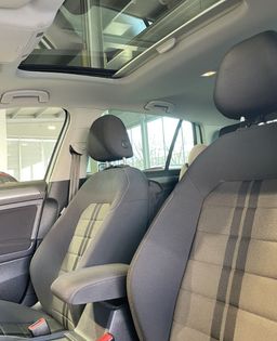 Zunanja slika - VW Golf - 1.LASTNIK-R LINE-PANORAMA-KAMERA-LED-TEMPOMAT-ALU - 11 - Predogledna slika