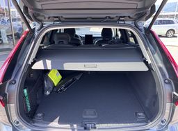 Zunanja slika - Volvo XC60 - B5P  Core AT AWD 3 leta garancije + 3 servisi - 6 - Predogledna slika