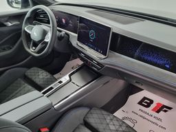 Notranja slika - VW Passat - Variant 1.5 eTSI R-Line DSG 110kW - 12 - Predogledna slika