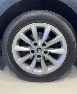 Zunanja slika - Škoda Octavia - VELIK SERVIS-NAVIGACIJA-TEMPOMAT-PDC-ALU-AVT.KLIMA - 17 - Predogledna slika