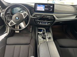 Zunanja slika - BMW Serija 5 - Touring: 530e  Avt.M Sport.4X4.NEMŠKI+4ALU.KAMERA.LED.AC - 6 - Predogledna slika