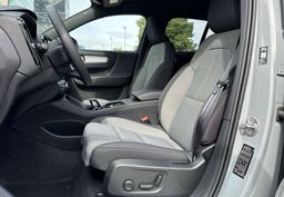 Zunanja slika - Volvo XC40 - B3P Plus Dark Avt - 10 - Predogledna slika