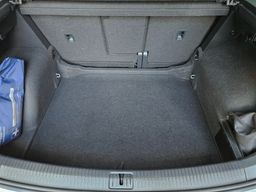 Notranja slika - VW Tiguan - 2,0 TDI BMT Highline - 12 - Predogledna slika