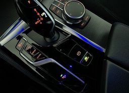 Zunanja slika - BMW Serija 5 - : LIMO-520d-190KM-M-PAKET-KAMERA-LED-COCKPIT-HARMAN- - 19 - Predogledna slika