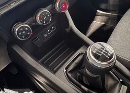 Zunanja slika - Renault Clio - 1.5 DCI BLUE 100 EVOLUTION-NOVO-UGODNO - 20 - Predogledna slika