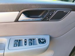 Notranja slika - VW Sharan - 2,0 TDI BlueMotion Technology Highline DSG - 7 - Predogledna slika