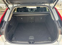 Zunanja slika - Volvo XC60 - B4P Momentum PRO AT FWD KAMERA-GRETJE.SED.-DAB+ - 5 - Predogledna slika