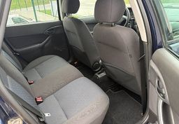 Zunanja slika - Ford Focus - 1.6 16V Comfort ZELO LEPO OHRANJEN - 11 - Predogledna slika