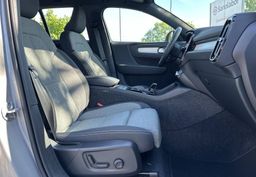 Zunanja slika - Volvo XC40 - B3P Plus Dark Avt - 19 - Predogledna slika