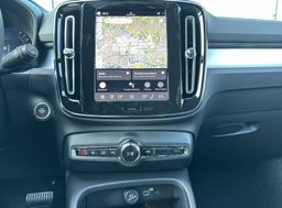 Zunanja slika - Volvo XC40 - B3 P Plus Dark AT DCT 3 leta garancije + 3 servisi - 17 - Predogledna slika