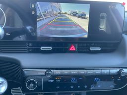 Notranja slika - Hyundai Ioniq 5 - FL Premium 84 kWh / topl. črpalka, el. kljuke - 7 - Predogledna slika