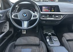 Zunanja slika - BMW Serija 1 - : 118d AVT.MSPORT-PANORAMA-KAMERA-KEYLESS-19COL-HUD - 8 - Predogledna slika