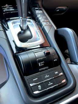 Notranja slika - Porsche Cayenne - S E-Hybrid Platinum Edition Tiptronic - 6 - Predogledna slika