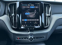 Zunanja slika - Volvo XC60 - B5  P  AWD Ultra Black Edition... - 17 - Predogledna slika